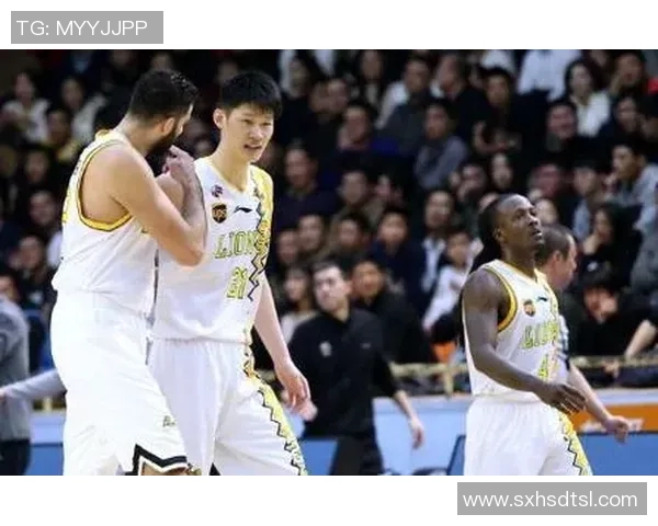 重庆足球队在邀请赛中以94分高居积分榜首位展现强劲实力